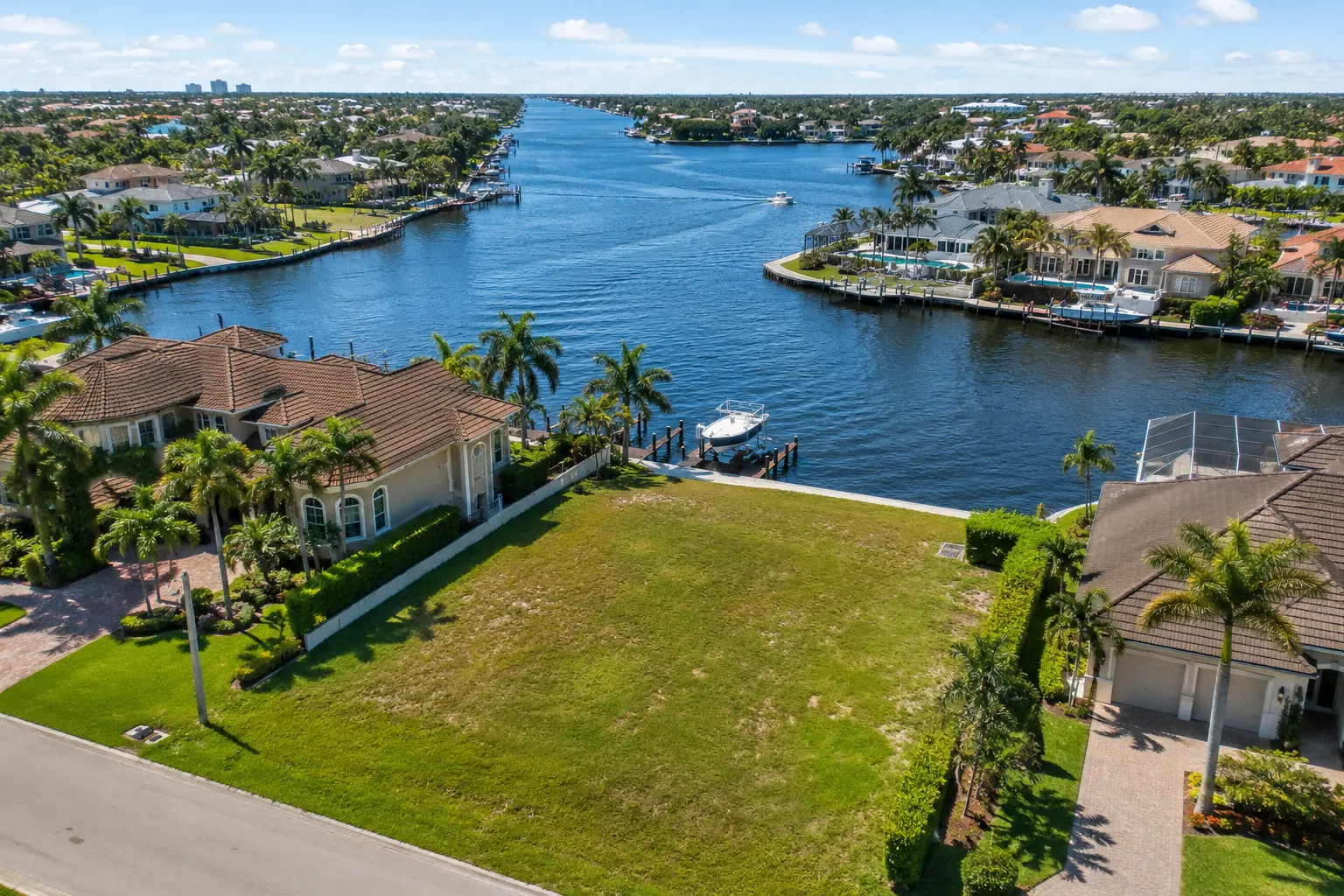 Choosing the right lot location in Cape Coral for a custom new construction home