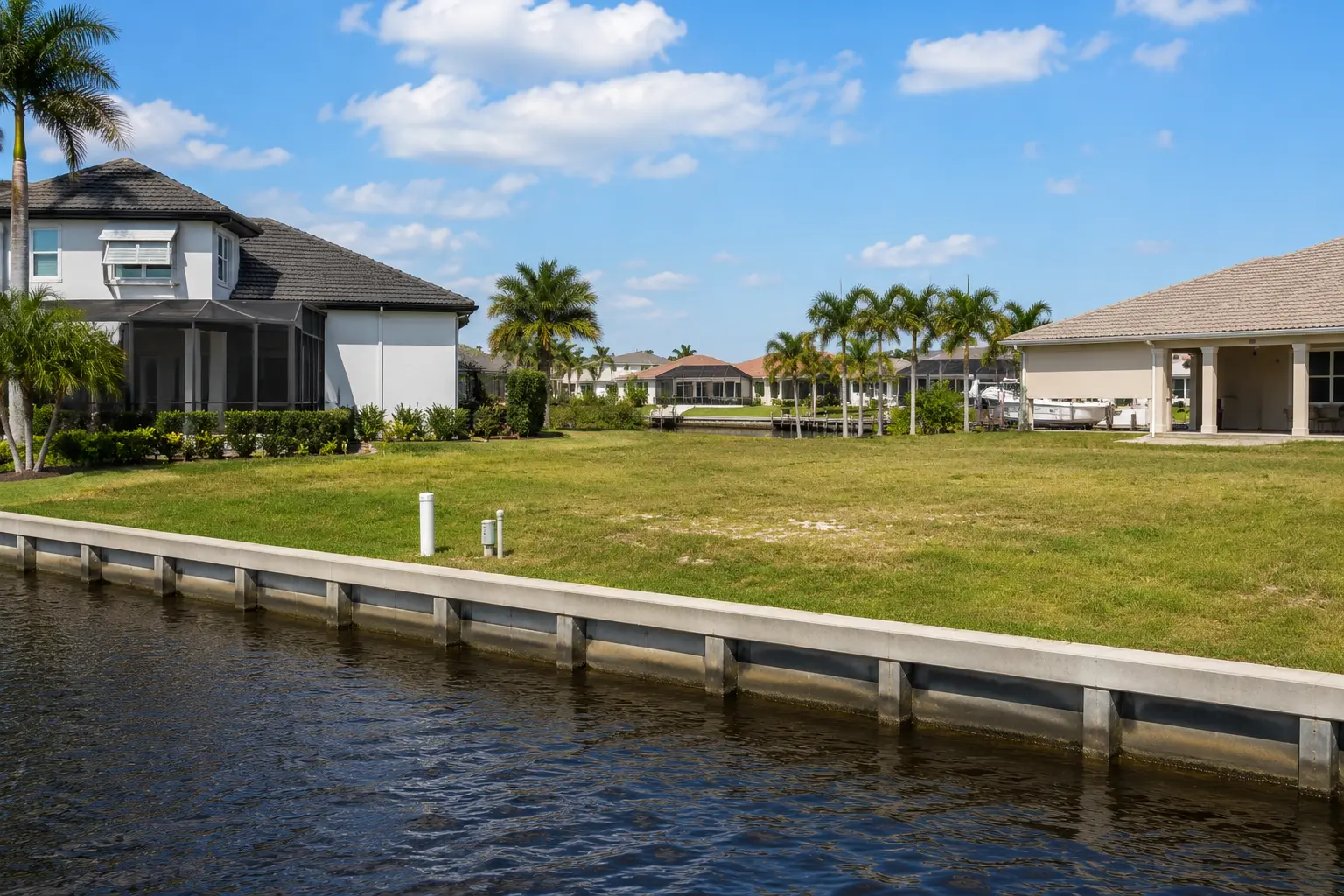 Comparing paying cash versus using a construction loan to build a new home in Cape Coral