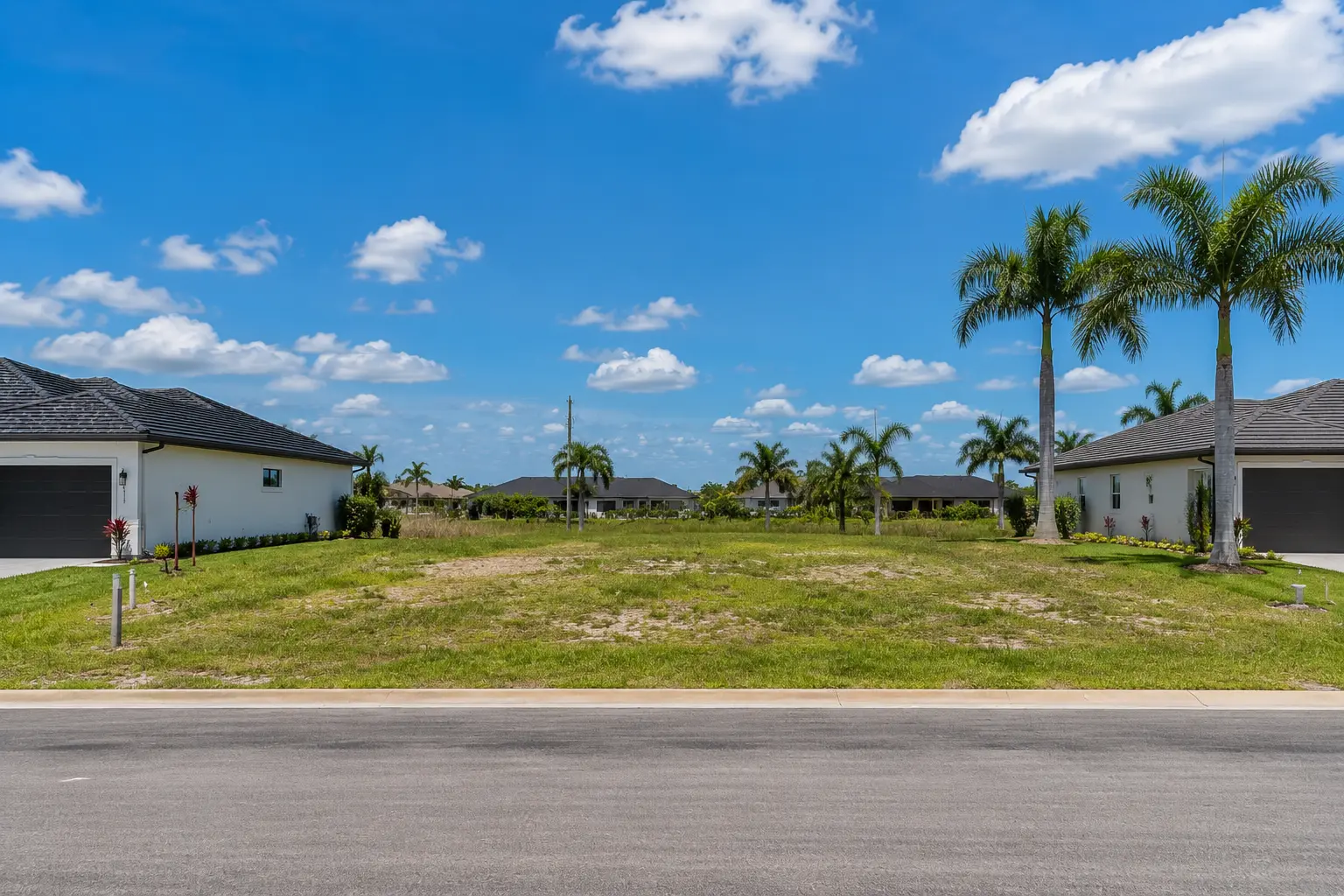 Cape Coral buyers choosing new construction for modern lifestyle home offices energy efficiency and customization